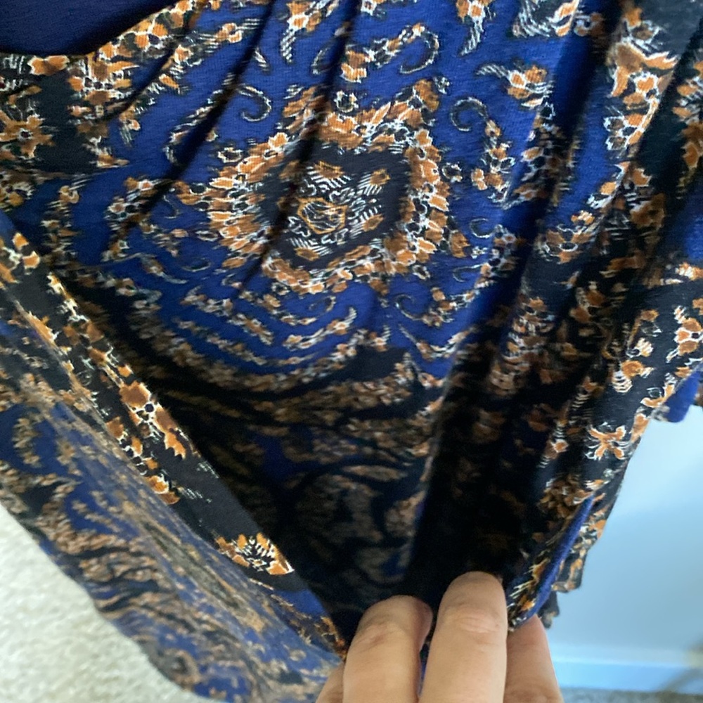 Deep-V Faux Wrap Patterned Dress - Picture 4 of 9